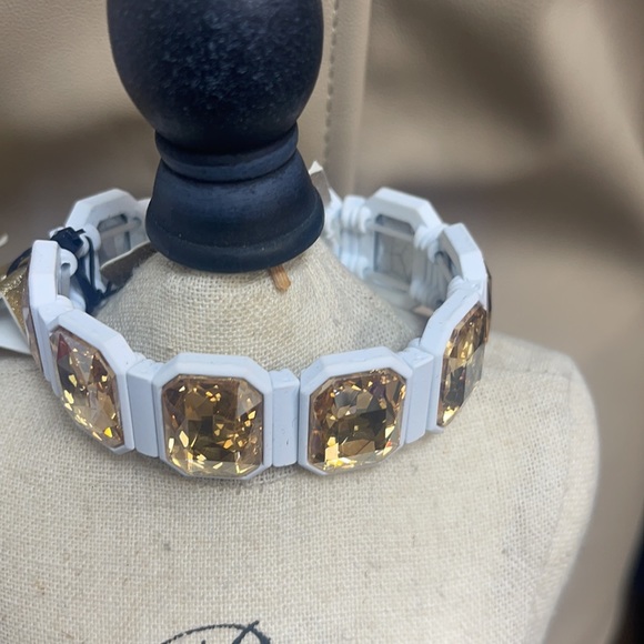 Natasha 🤍 🤍 Square Box Bracelet - Picture 6 of 7